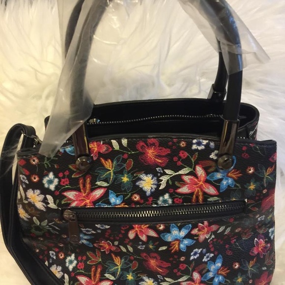 New Handbag for sale - Picture 2 of 3